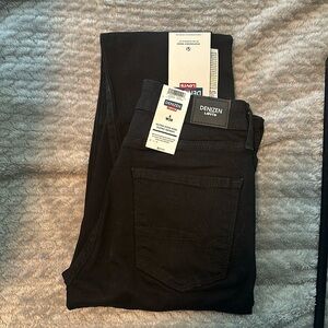 Black Levi’s skinny jeans size 6/28